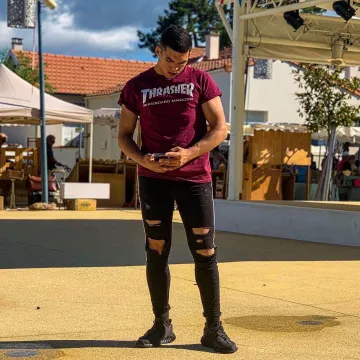 T-shirt bordeaux thrash force carried by Nicolas_ggnt on the account Instagram of @nicolas_ggnt 