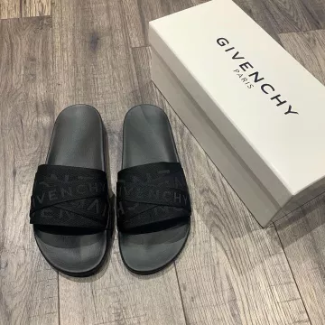 Grifos de goma de Givenchy en la cuenta de Instagram de @sneakersfromtom