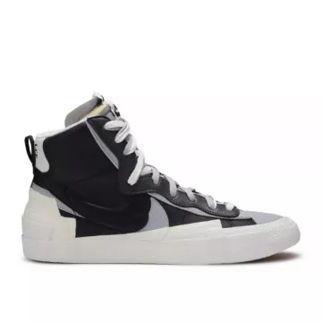 en la cuenta de Instagram de @sneakerscloud.in