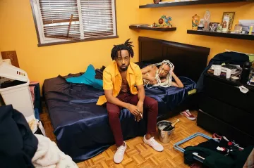 La Chemise jaune de Luidji sur le compte Instagram de @luidji