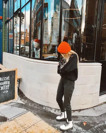 Pull Orné de Boutons de Andrea Belver sur l'Instagram account @andreabelverf