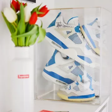 Air Jordan 4 Military Blue porté par nineteen.85  sur le compte Instagram de @nineteen.85 