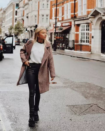 Coats Over­size of Andrea Belver on the Instagram account @andreabelverf