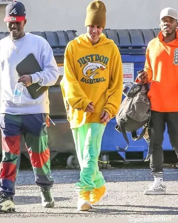 Il suffit de Ne Requin Basket-ball Hoodie, portés par Justin Bieber 3ème Studio de Danse à Los Angeles le 9 décembre 2019