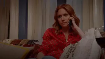 L'Agence Red Jill Printed Silk Twill Blouse usado por Julia Bechley (Brittany Snow) en Almost Family Temporada 1 Episodio 8