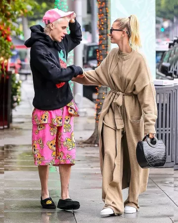 Ange Amoureux de la Pac porté par Justin Bieber Soins de la Peau de la Clinique, le 6 décembre 2019