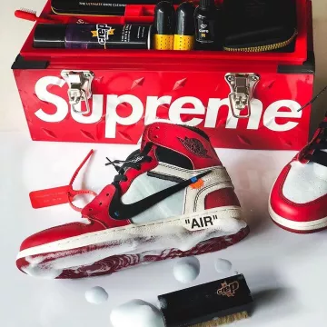 Nike off white the ten worn by crep on the account Instagram of @crepprotect 