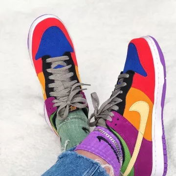 Nike dunk low SB viotech worn by rebeccahyldahl on the account Instagram of @rebeccahyldahl 