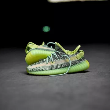 Yeezy 350 v2 yeezrel sur le compte Instagram de @lesitedelasneaker