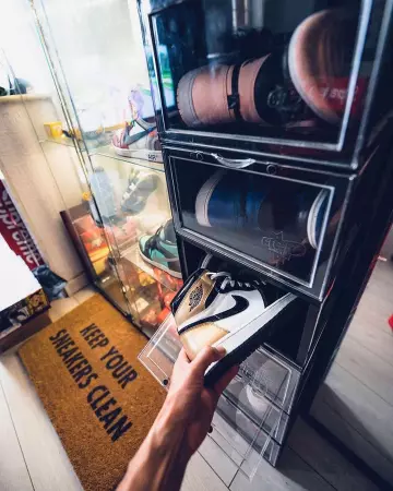 Jordan 1 high gold toe on the account Instagram of @lesitedelasneaker