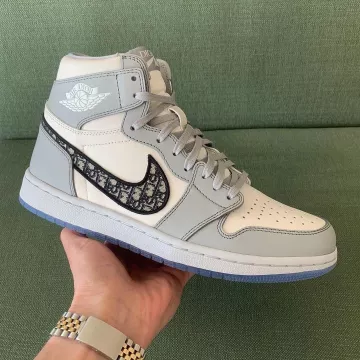 Jordan 1 Retro High Dior on the account Instagram of @sneakcorner