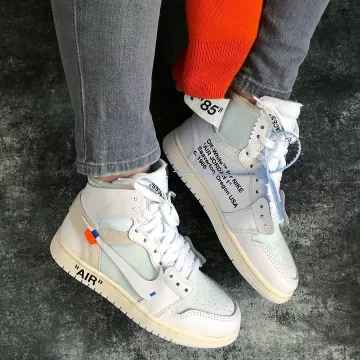 Jordan 1 Retro High White to off-White on the account Instagram of @sneakcorner