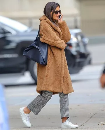 Akris Ai Bolso de hombro de cuero mediano usado por Katie Holmes Ciudad de Nueva York 14 de diciembre de 2019