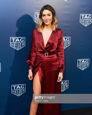 Longue Robe de Satin Avec Ceinture de Anna Ferrer Padilla sur l'Instagram account @annafpadilla