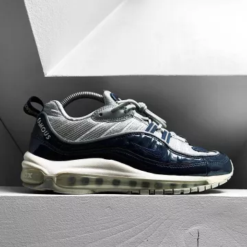 Air Max 98 Supreme Obsidian en la cuenta de Instagram de @everyday.supply