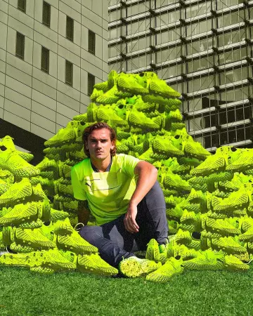 The studs yellow Puma FUTURE 4.1 NETFIT Griezmann brought by Antoine Griezmann on his account Instagram @antogriezmann