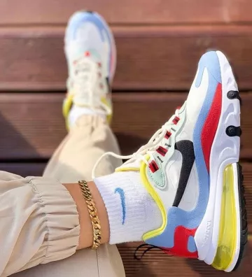 Air Max 270 React Bauhaus en la cuenta de Instagram de @rawr.streetshop