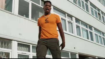 TEE SHIRT LIMITED ORANGE CHARO worn by Niska in Niska - The area is mined (Clip Official)