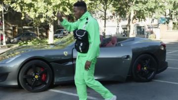 Conjunto de chándal verde fluorescente usado por Niska en Niska - El área está minada (Clip Oficial)