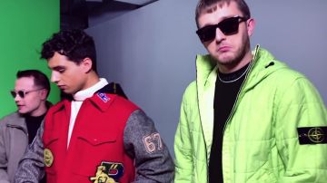 Veste à capuche matelassée vert fluorescent porté par Niska dans Vald - Ignorant (Clip officiel)