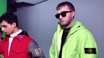 Lunettes noires Saint Laurent portées par Vald dans Vald - Ignorant (Clip officiel)