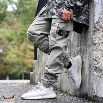Adidas Yeezy Boost 350 V2 Sesame en la cuenta de Instagram de @rawr.streetshop