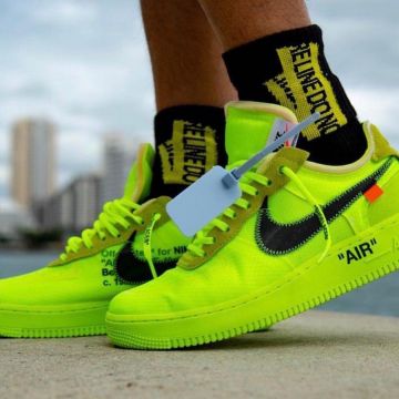 The Air Force 1 Low Off-White Volt on the account Instagram of @sneakersavenue94