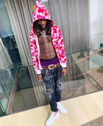 Bape Shark (pink) of Kodes on the account Instagram of @kodes7binks