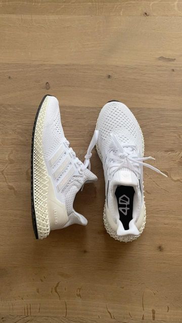 Adidas Ultra 4D Cloud White en la cuenta de Instagram de @yankeekicks