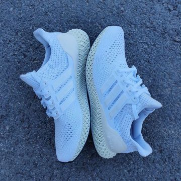 Adidas Ultra 4D Cloud White en la cuenta de Instagram de @yankeekicks