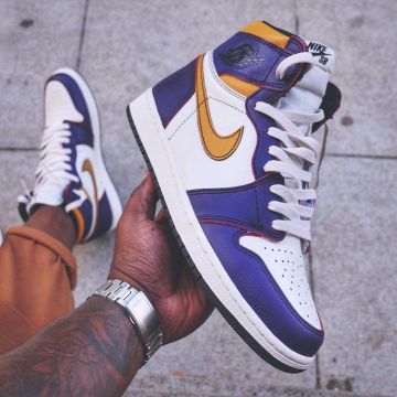 Jordan 1 high og defiant LA to Chicago sur le compte Instagram de @yokickz