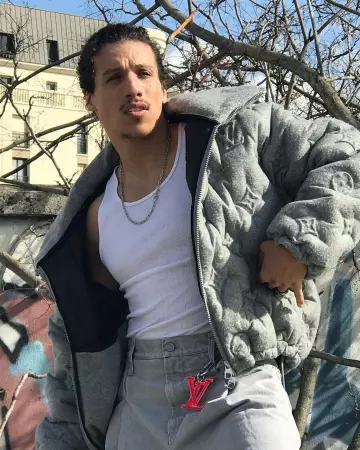 Doudoune lv porté par Rilès sur le compte Instagram de @0riles