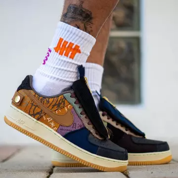 Air Force 1 Low Travis Scott Cactus Jack en la cuenta de Instagram de @yankeekicks