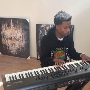 Le haoodie gucci noir porté par Roddy Ricch sur le compte Instagram de @roddyricch