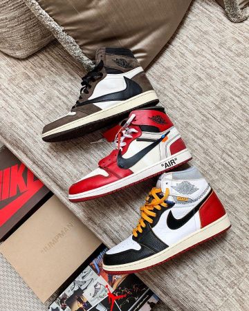 The pair of Nike Air Jordan 1 retro high Travis Scott on the account Instagram of @sante