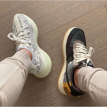 Adidas Yeezy Boost 380 Alien en la cuenta de Instagram de @sneakerhighlight