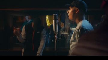 Jogging Puma Select portées par Mister V dans MISTER V - JAMAIS (feat. PLK)