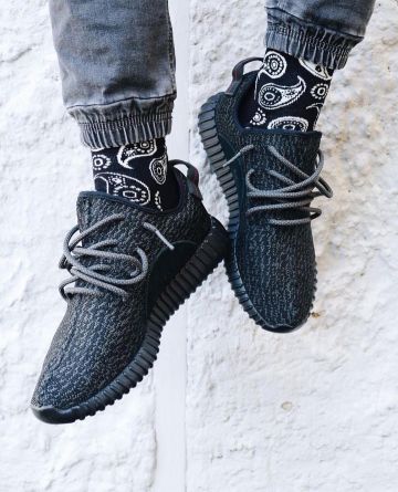 Adidas Yeezy Boost 350 Pirate Black en la cuenta de Instagram de @sneakerfreakergermany