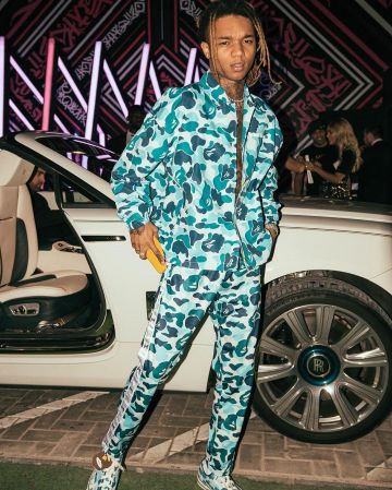 El camuflaje azul que lleva Swae Lee en la cuenta de Instagram de @swaelee