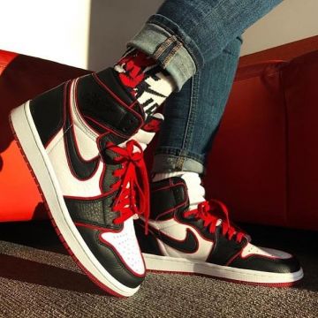Jordan 1 Retro High Black Gym Red on the account Instagram of @stadiumwomen