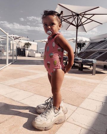 Balenciaga triple s sur le compte Instagram de @iam_evaqueen