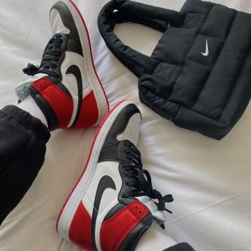 Jordan 1 Retro High Satin Black Toe (W) en la cuenta de Instagram de @stadiumwomen