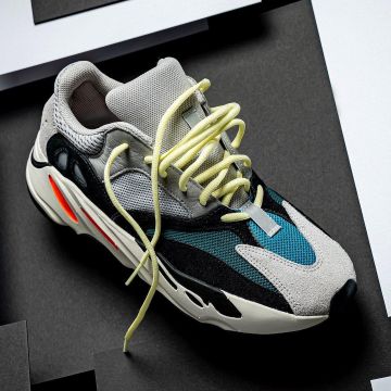Adidas Yeezy Boost 700 Wave Runner Solid Grey sur le compte Instagram de @stadiumwomen