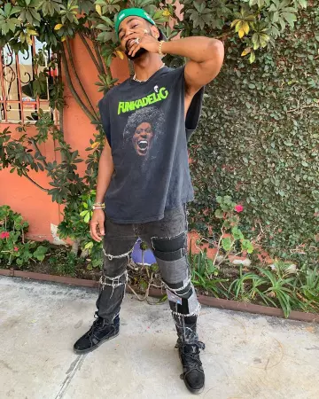 Louis Vuitton Sneaker (noir) de Big Sean sur le compte Instagram de @bigsean