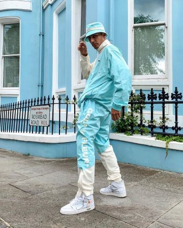 Nike off white white account on the Instagram of @sante