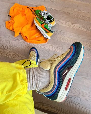 Cardigan nike account on the Instagram of @sante