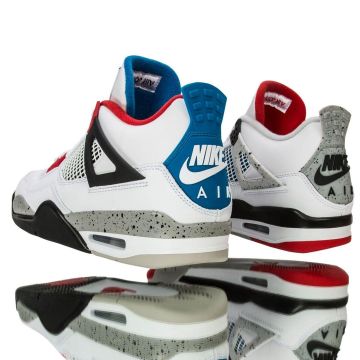 Jordan 4 Retro What The en la cuenta de Instagram de @flightclub