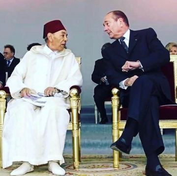 Chaussettes noires montantes de Jacques Chirac sur le compte Instagram de @mryouofficial