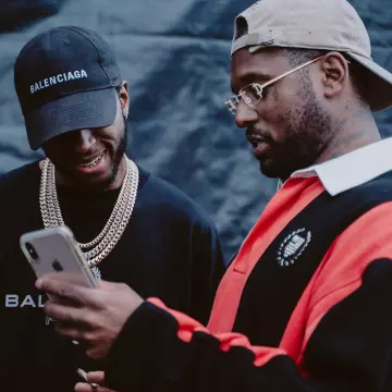 Pull Balanciaga (Black) from 6lack on the account Instagram of @6lack