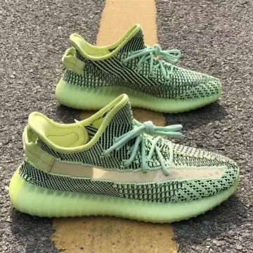 Adidas Yeezy Boost 350 V2 Yeezreel No Reflectante en la cuenta de Instagram de kicksyeezywholesale Spotern